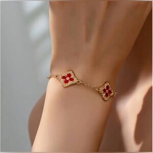 Rhinestone four leaf red clover design bracelet